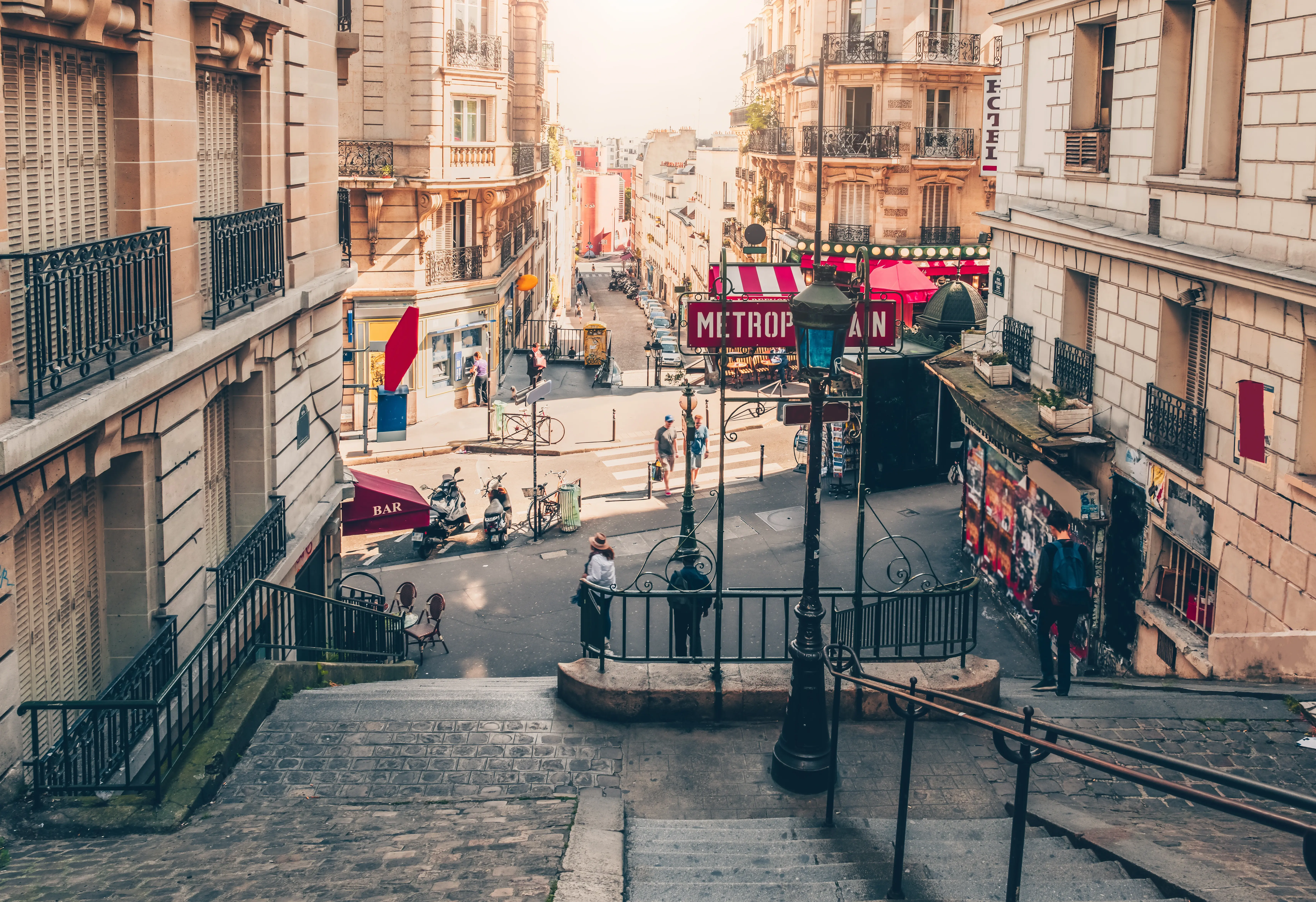 AdobeStock 189493971 Pari street