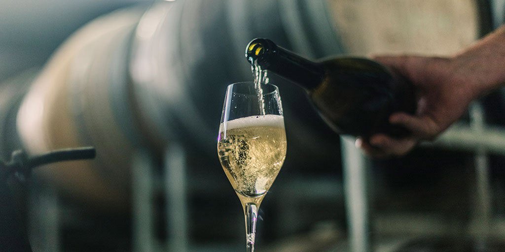 How to serve wine like an expert